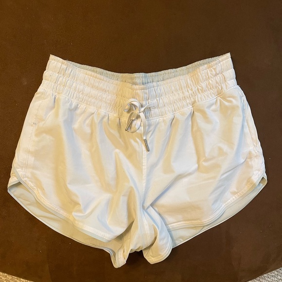 Lululemon Mid-Rise Reversible 3” Shorts - Picture 1 of 2